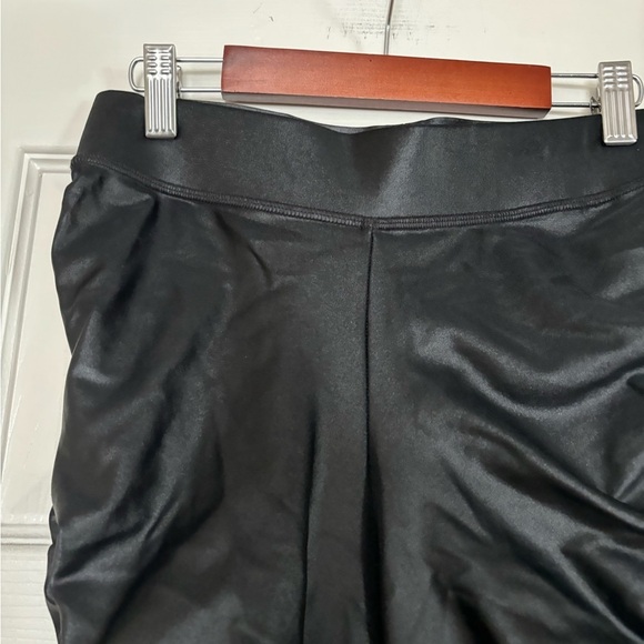ALO Yoga | Rare Faux Leather Ruched Shimmer Leggings Black Sz M - Picture 2 of 8